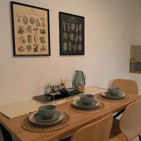 Stylish 3bed - Prime Location - Sleeps 6 *