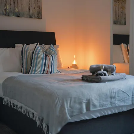 Stylish 3bed - Prime Location - Sleeps 6