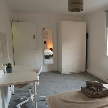 Stylish 3bed - Prime Location - Sleeps 6 * 리즈
