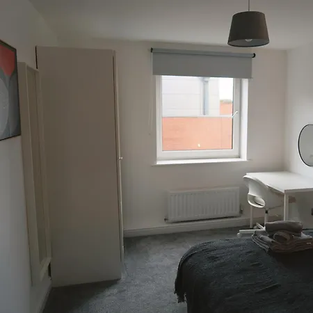 Stylish 3bed - Prime Location - Sleeps 6 Apartment