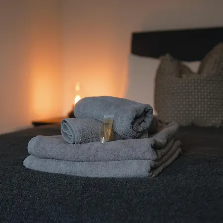 Stylish 3bed - Prime Location - Sleeps 6 Apartment *