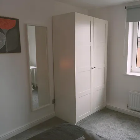 Stylish 3bed - Prime Location - Sleeps 6 *