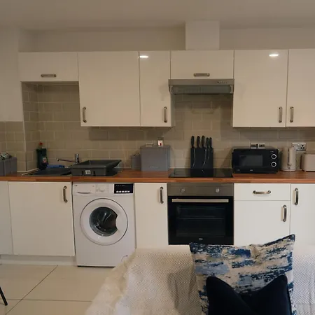 아파트 Stylish 3bed - Prime Location - Sleeps 6 *