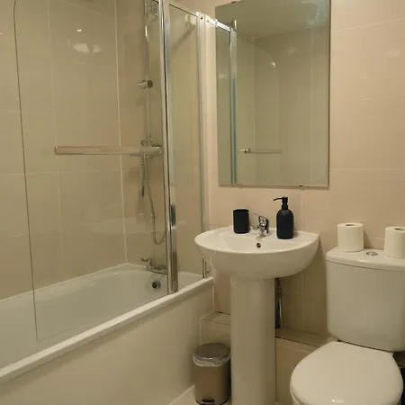 Stylish 3bed - Prime Location - Sleeps 6 아파트