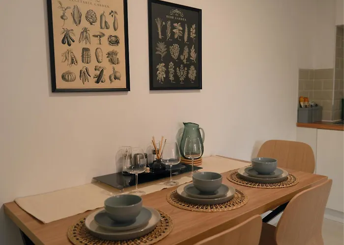 Stylish 3bed - Prime Location - Sleeps 6 *