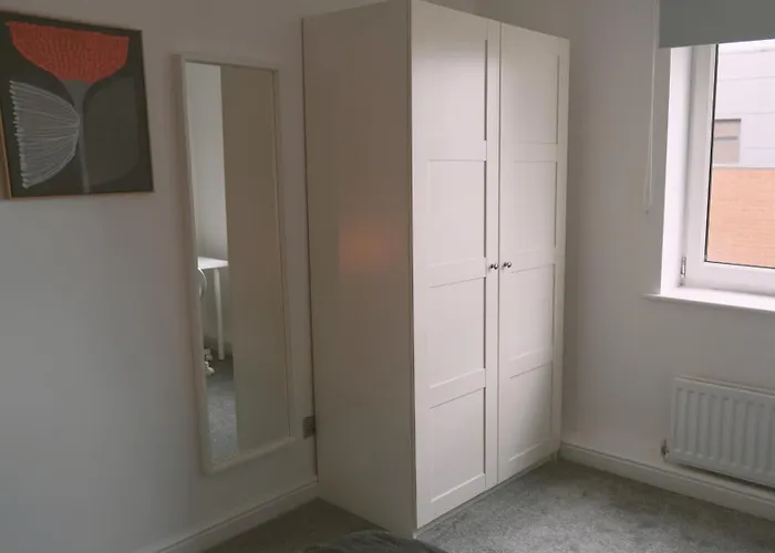 Stylish 3bed - Prime Location - Sleeps 6 *