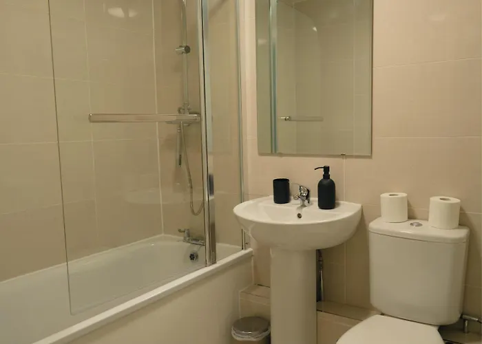 Stylish 3bed - Prime Location - Sleeps 6 Apartment